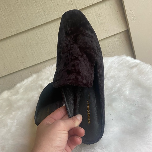 Intentionally Blank Black Crushed Velvet Square Toe Mule Size 10 - Picture 8 of 9